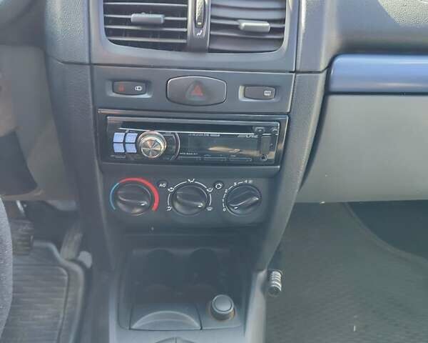 Серый Рено Clio Symbol, объемом двигателя 1.4 л и пробегом 335 тыс. км за 3250 $, фото 20 на Automoto.ua