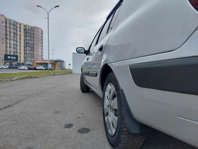 Серый Рено Clio Symbol, объемом двигателя 1.4 л и пробегом 283 тыс. км за 3300 $, фото 8 на Automoto.ua