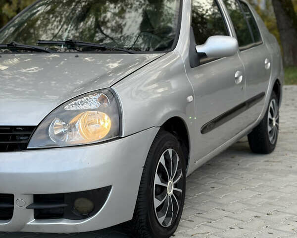 Серый Рено Clio Symbol, объемом двигателя 1.4 л и пробегом 267 тыс. км за 2950 $, фото 2 на Automoto.ua
