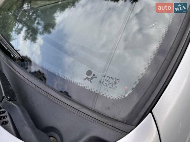 Серый Рено Clio Symbol, объемом двигателя 1.4 л и пробегом 51 тыс. км за 5250 $, фото 9 на Automoto.ua