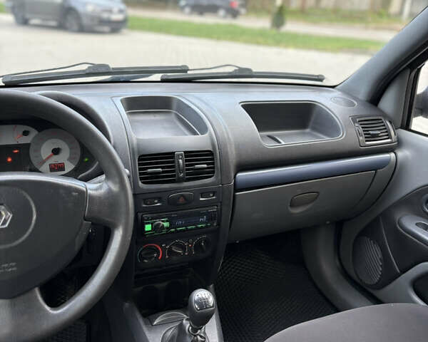 Сірий Рено Clio Symbol, об'ємом двигуна 1.39 л та пробігом 267 тис. км за 2950 $, фото 19 на Automoto.ua