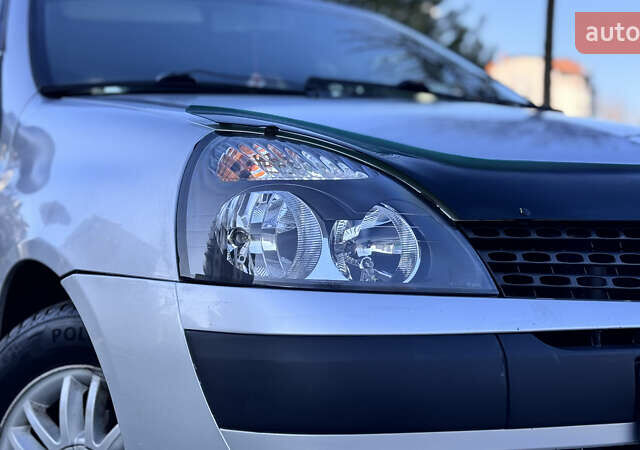 Серый Рено Clio Symbol, объемом двигателя 1.4 л и пробегом 225 тыс. км за 2950 $, фото 7 на Automoto.ua