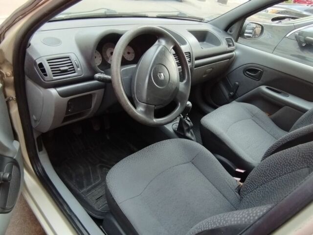 Серый Рено Clio Symbol, объемом двигателя 1.4 л и пробегом 26 тыс. км за 3100 $, фото 5 на Automoto.ua