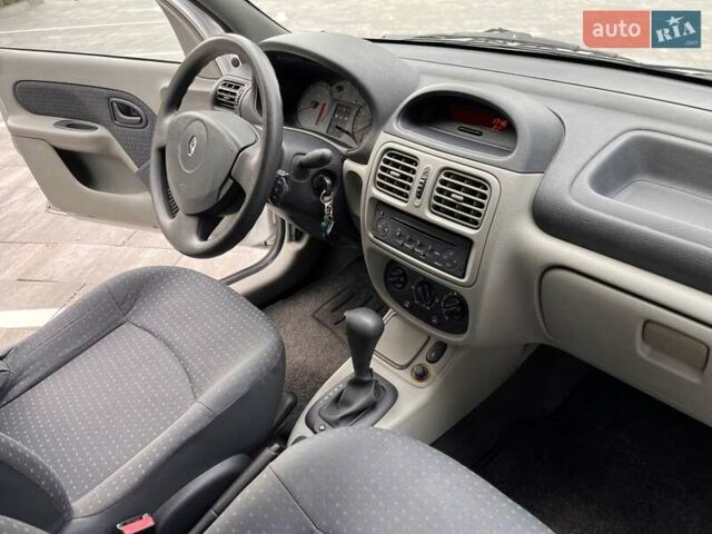 Серый Рено Clio Symbol, объемом двигателя 1.4 л и пробегом 51 тыс. км за 5250 $, фото 16 на Automoto.ua