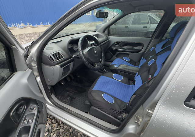 Серый Рено Clio Symbol, объемом двигателя 1.39 л и пробегом 250 тыс. км за 2300 $, фото 6 на Automoto.ua