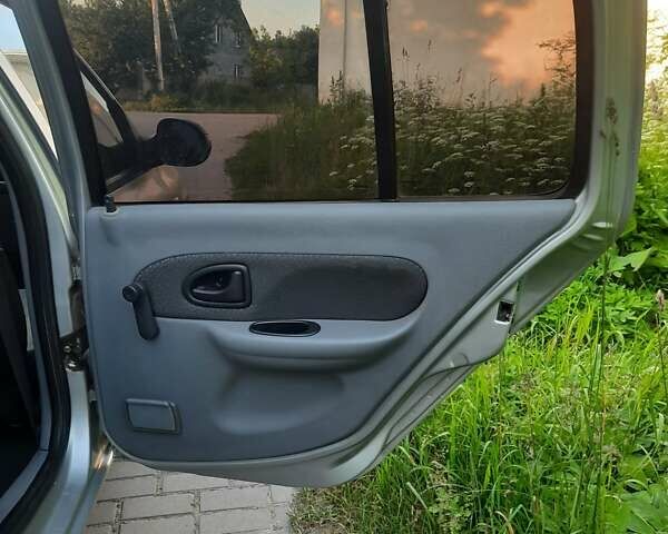 Серый Рено Clio Symbol, объемом двигателя 1.39 л и пробегом 220 тыс. км за 2450 $, фото 15 на Automoto.ua