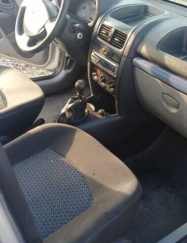 Серый Рено Clio Symbol, объемом двигателя 1.39 л и пробегом 338 тыс. км за 2600 $, фото 9 на Automoto.ua