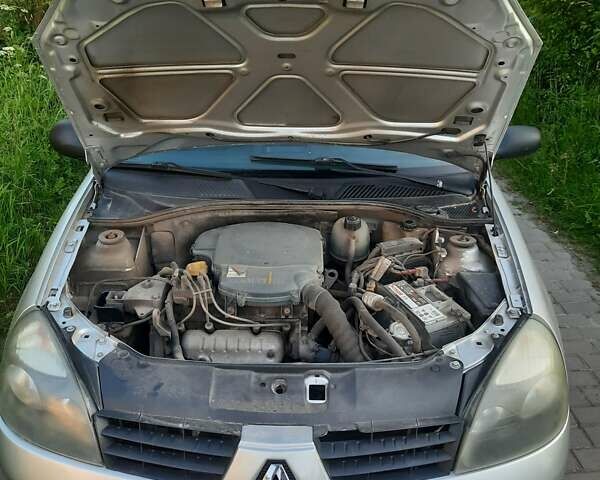 Серый Рено Clio Symbol, объемом двигателя 1.39 л и пробегом 220 тыс. км за 2450 $, фото 11 на Automoto.ua