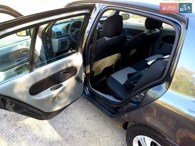 Серый Рено Clio Symbol, объемом двигателя 1.4 л и пробегом 171 тыс. км за 3450 $, фото 3 на Automoto.ua