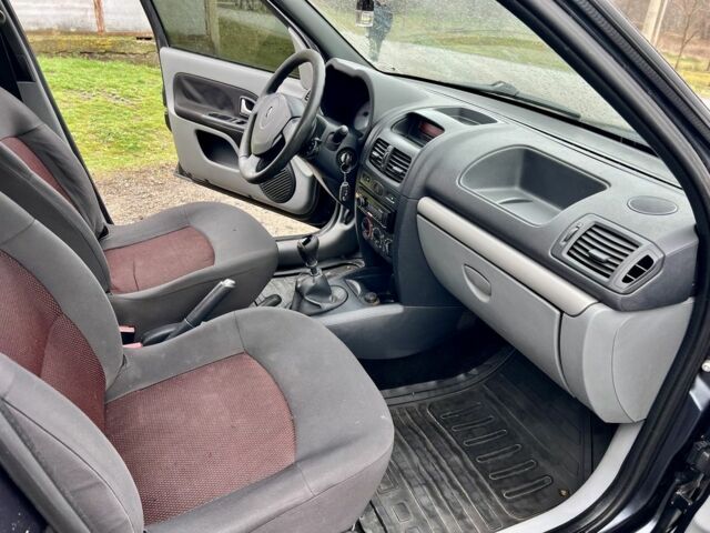 Серый Рено Clio Symbol, объемом двигателя 1.4 л и пробегом 75 тыс. км за 3950 $, фото 18 на Automoto.ua