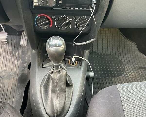 Серый Рено Clio Symbol, объемом двигателя 1.4 л и пробегом 234 тыс. км за 2700 $, фото 8 на Automoto.ua