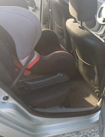 Серый Рено Clio Symbol, объемом двигателя 1.39 л и пробегом 338 тыс. км за 2600 $, фото 5 на Automoto.ua