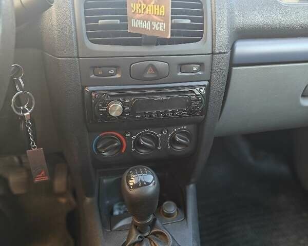 Сірий Рено Clio Symbol, об'ємом двигуна 1.4 л та пробігом 150 тис. км за 3000 $, фото 5 на Automoto.ua