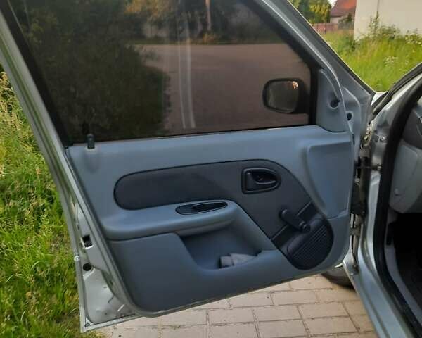 Серый Рено Clio Symbol, объемом двигателя 1.39 л и пробегом 220 тыс. км за 2450 $, фото 17 на Automoto.ua