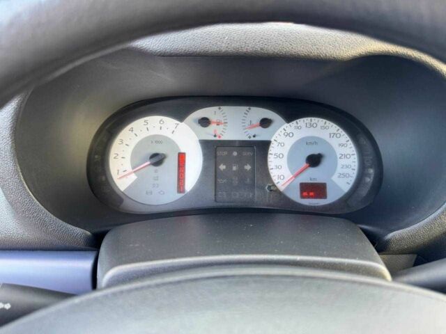 Серый Рено Clio Symbol, объемом двигателя 1.4 л и пробегом 127 тыс. км за 3499 $, фото 9 на Automoto.ua