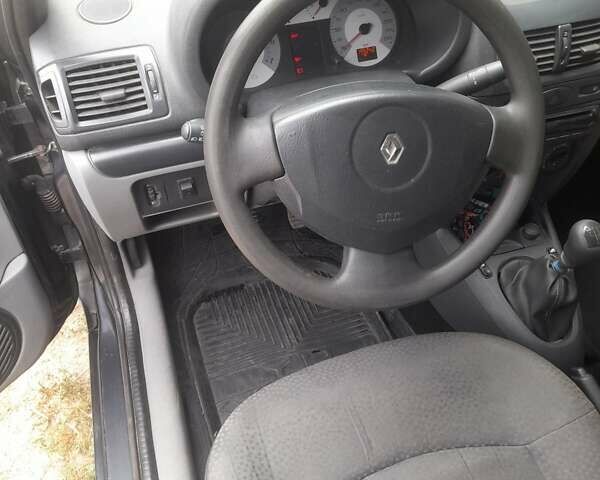 Серый Рено Clio Symbol, объемом двигателя 1.4 л и пробегом 195 тыс. км за 3350 $, фото 4 на Automoto.ua
