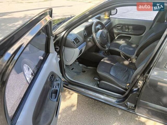 Серый Рено Clio Symbol, объемом двигателя 1.39 л и пробегом 270 тыс. км за 3800 $, фото 7 на Automoto.ua