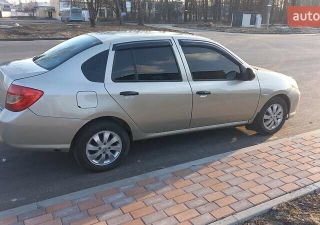 Серый Рено Clio Symbol, объемом двигателя 1.4 л и пробегом 250 тыс. км за 3600 $, фото 4 на Automoto.ua