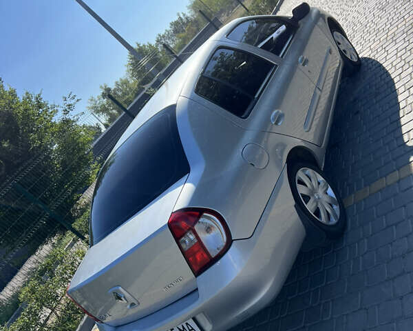 Серый Рено Clio Symbol, объемом двигателя 1.39 л и пробегом 170 тыс. км за 4100 $, фото 3 на Automoto.ua