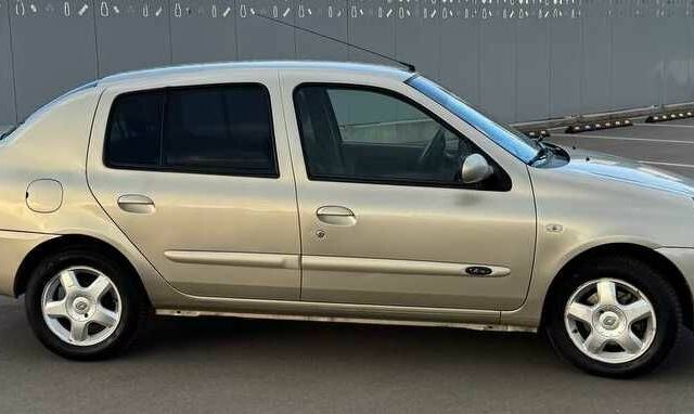 Серый Рено Clio Symbol, объемом двигателя 1.4 л и пробегом 127 тыс. км за 3499 $, фото 3 на Automoto.ua