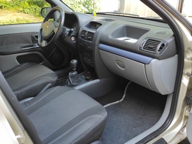 Сірий Рено Clio Symbol, об'ємом двигуна 1.4 л та пробігом 206 тис. км за 4150 $, фото 5 на Automoto.ua