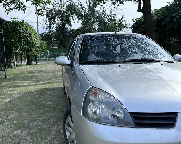 Серый Рено Clio Symbol, объемом двигателя 1.39 л и пробегом 240 тыс. км за 3500 $, фото 9 на Automoto.ua