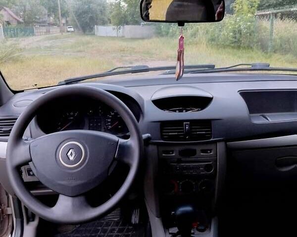 Серый Рено Clio Symbol, объемом двигателя 1.39 л и пробегом 197 тыс. км за 2700 $, фото 13 на Automoto.ua