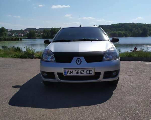 Серый Рено Clio Symbol, объемом двигателя 1.4 л и пробегом 125 тыс. км за 4000 $, фото 1 на Automoto.ua