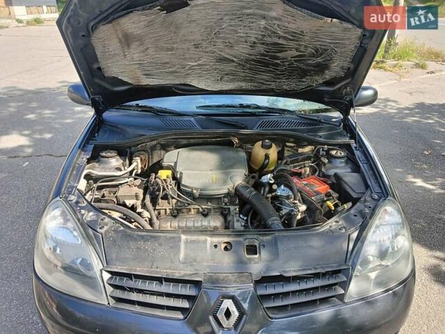 Серый Рено Clio Symbol, объемом двигателя 1.39 л и пробегом 270 тыс. км за 3000 $, фото 4 на Automoto.ua