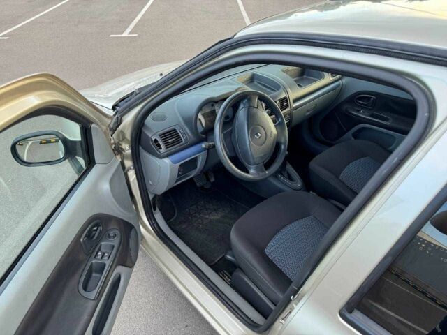 Серый Рено Clio Symbol, объемом двигателя 1.4 л и пробегом 127 тыс. км за 3499 $, фото 7 на Automoto.ua