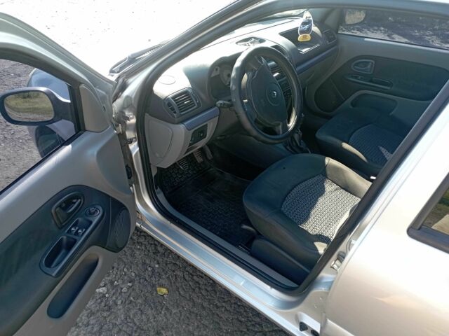 Сірий Рено Clio Symbol, об'ємом двигуна 1.4 л та пробігом 169 тис. км за 3500 $, фото 9 на Automoto.ua