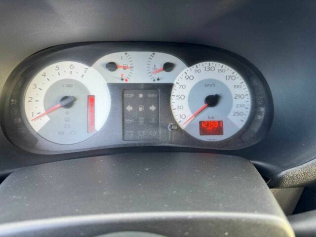 Серый Рено Clio Symbol, объемом двигателя 1.4 л и пробегом 127 тыс. км за 3499 $, фото 8 на Automoto.ua