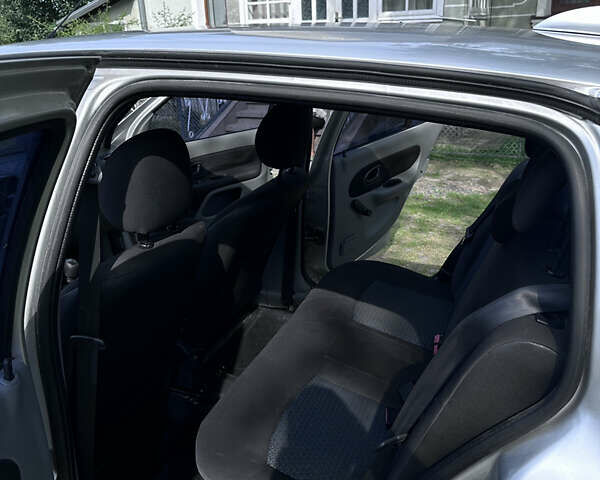 Серый Рено Clio Symbol, объемом двигателя 1.39 л и пробегом 240 тыс. км за 3500 $, фото 32 на Automoto.ua