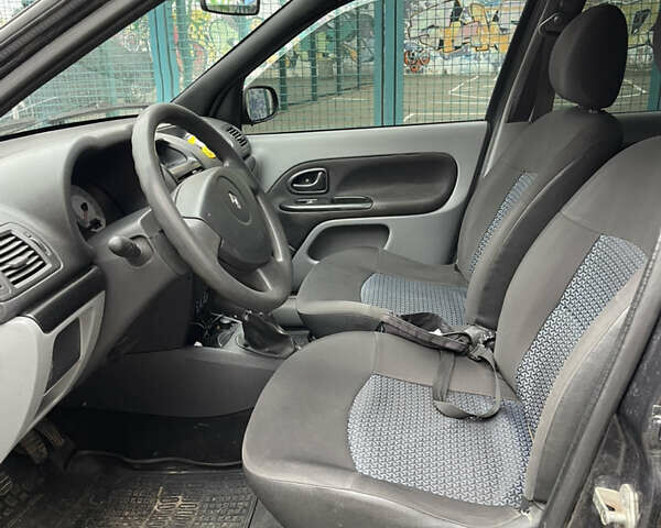 Сірий Рено Clio Symbol, об'ємом двигуна 1.4 л та пробігом 188 тис. км за 3000 $, фото 3 на Automoto.ua