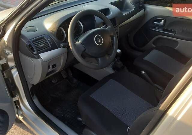 Серый Рено Clio Symbol, объемом двигателя 1.4 л и пробегом 250 тыс. км за 3600 $, фото 7 на Automoto.ua