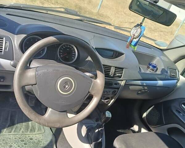 Серый Рено Clio Symbol, объемом двигателя 1.39 л и пробегом 196 тыс. км за 2600 $, фото 2 на Automoto.ua