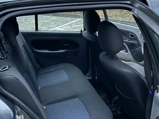 Сірий Рено Clio Symbol, об'ємом двигуна 1.4 л та пробігом 292 тис. км за 2700 $, фото 14 на Automoto.ua