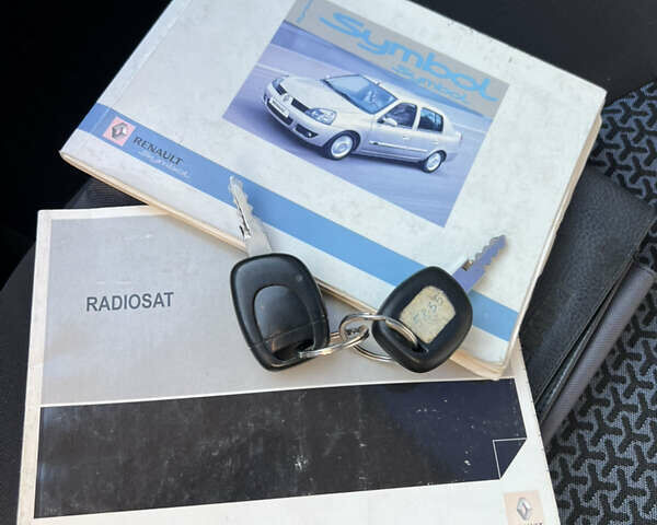 Серый Рено Clio Symbol, объемом двигателя 1.39 л и пробегом 170 тыс. км за 4100 $, фото 26 на Automoto.ua