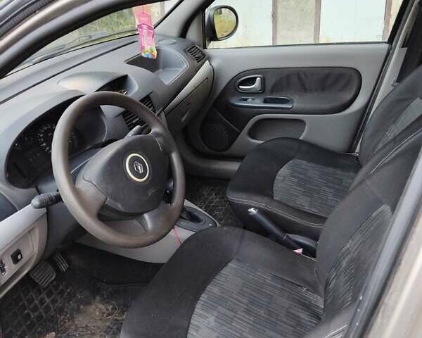 Серый Рено Clio Symbol, объемом двигателя 1.39 л и пробегом 197 тыс. км за 2700 $, фото 11 на Automoto.ua