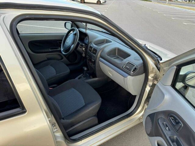 Серый Рено Clio Symbol, объемом двигателя 1.4 л и пробегом 127 тыс. км за 3499 $, фото 12 на Automoto.ua