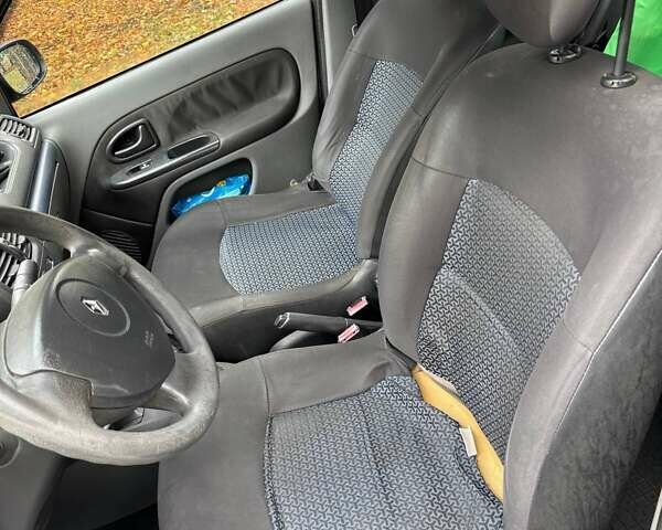 Серый Рено Clio Symbol, объемом двигателя 1.39 л и пробегом 207 тыс. км за 3450 $, фото 4 на Automoto.ua