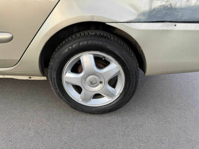 Серый Рено Clio Symbol, объемом двигателя 1.4 л и пробегом 127 тыс. км за 3499 $, фото 5 на Automoto.ua