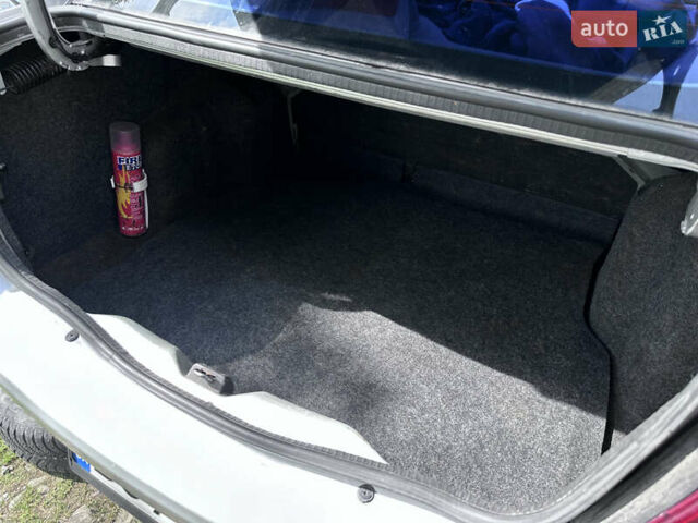 Серый Рено Clio Symbol, объемом двигателя 1.39 л и пробегом 240 тыс. км за 3500 $, фото 44 на Automoto.ua