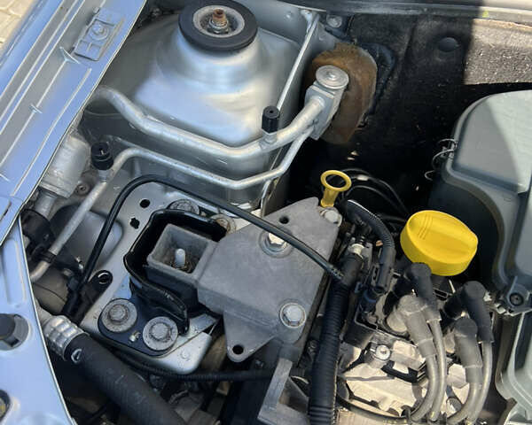 Серый Рено Clio Symbol, объемом двигателя 1.39 л и пробегом 170 тыс. км за 4100 $, фото 23 на Automoto.ua