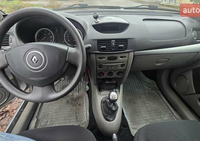 Серый Рено Clio Symbol, объемом двигателя 1.39 л и пробегом 169 тыс. км за 4718 $, фото 12 на Automoto.ua
