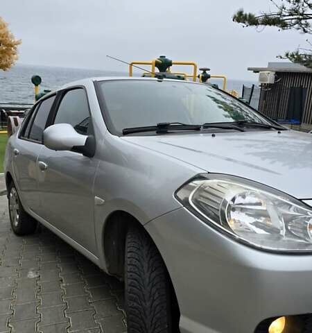 Серый Рено Clio Symbol, объемом двигателя 1.39 л и пробегом 169 тыс. км за 4718 $, фото 4 на Automoto.ua