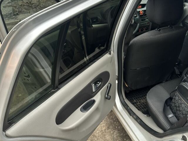 Сірий Рено Clio Symbol, об'ємом двигуна 1.4 л та пробігом 202 тис. км за 4400 $, фото 8 на Automoto.ua