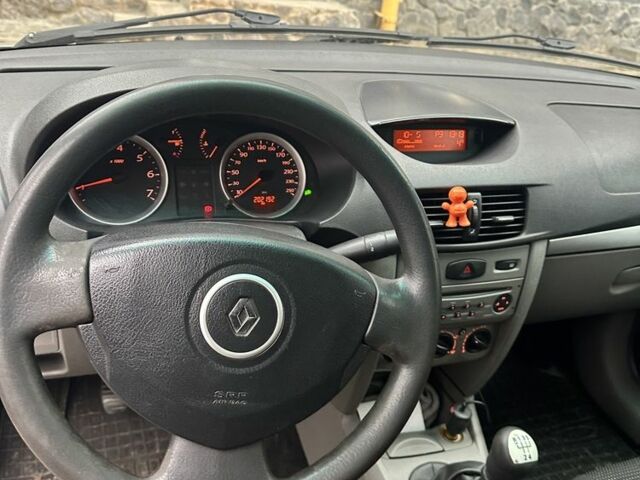 Сірий Рено Clio Symbol, об'ємом двигуна 1.4 л та пробігом 202 тис. км за 4400 $, фото 10 на Automoto.ua