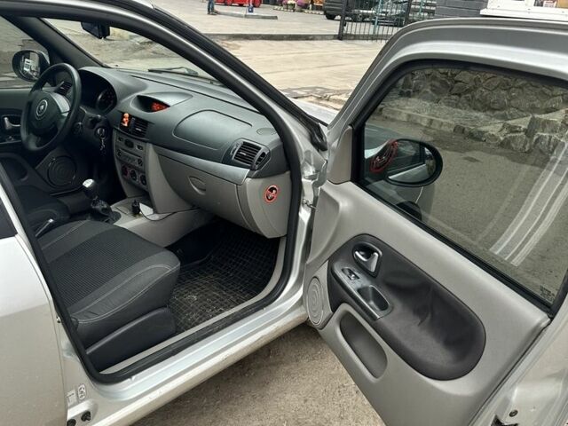 Сірий Рено Clio Symbol, об'ємом двигуна 1.4 л та пробігом 202 тис. км за 4400 $, фото 16 на Automoto.ua