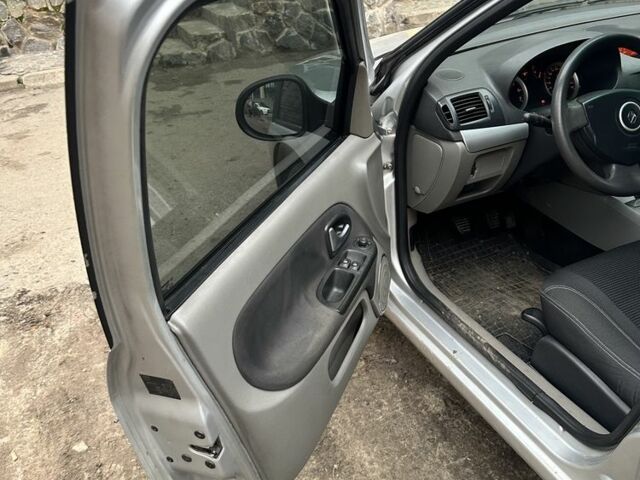 Сірий Рено Clio Symbol, об'ємом двигуна 1.4 л та пробігом 202 тис. км за 4400 $, фото 7 на Automoto.ua